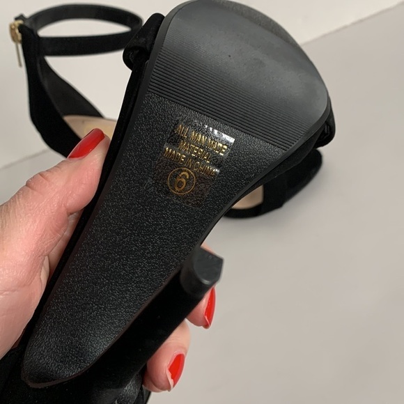 Heart in D Ankle Strap Sandals - Picture 11 of 13